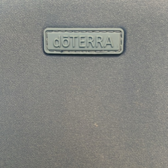 NWOT - 💜💧DoTERRA Blue Oil Holder💙🩵💙 bundled with 4 DoTERRA Magnets 🧲 - Picture 7 of 7